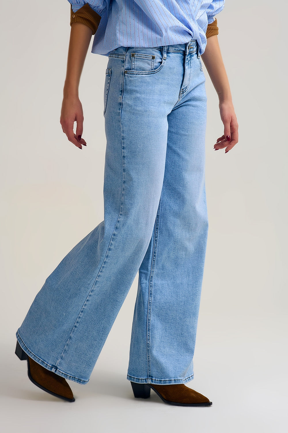 Light Wash Wide-Leg Jeans in Stretch Denim - Jeans