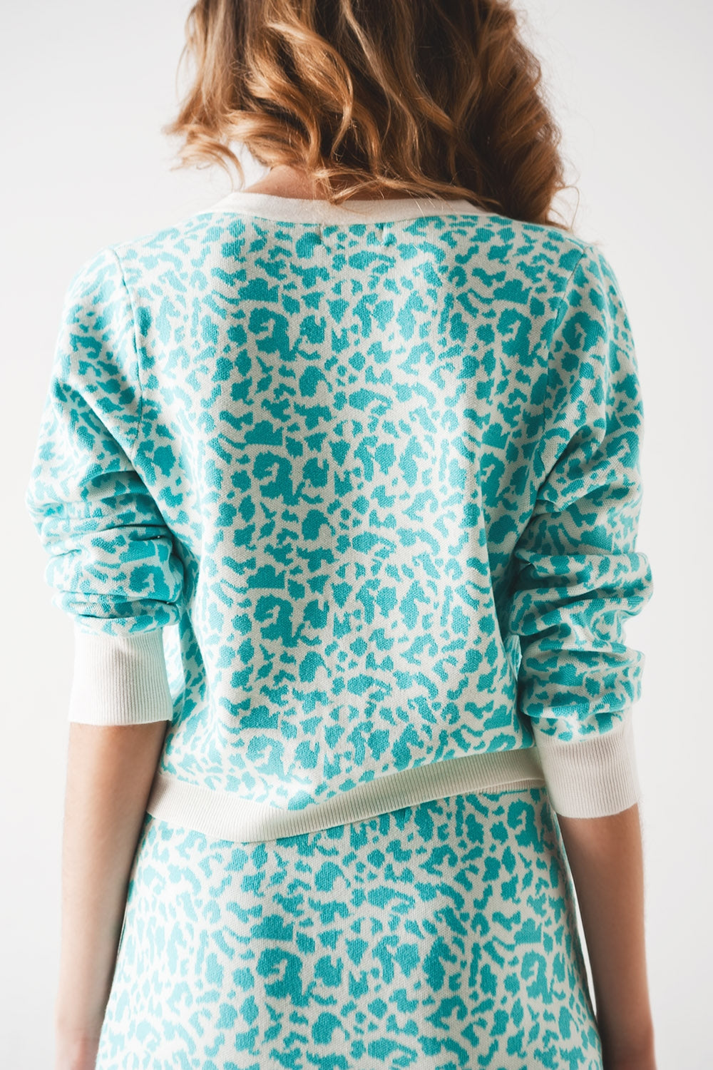 Lightweight knitted cardigan in turquoise animal print - Sweaters