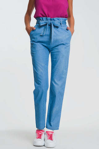 Jeans Paperbag leve com amarração na cintura em azul claro