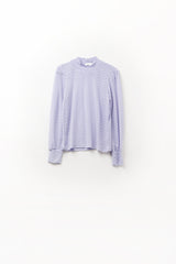 Top de renda lilás com gola alta e detalhe de punho