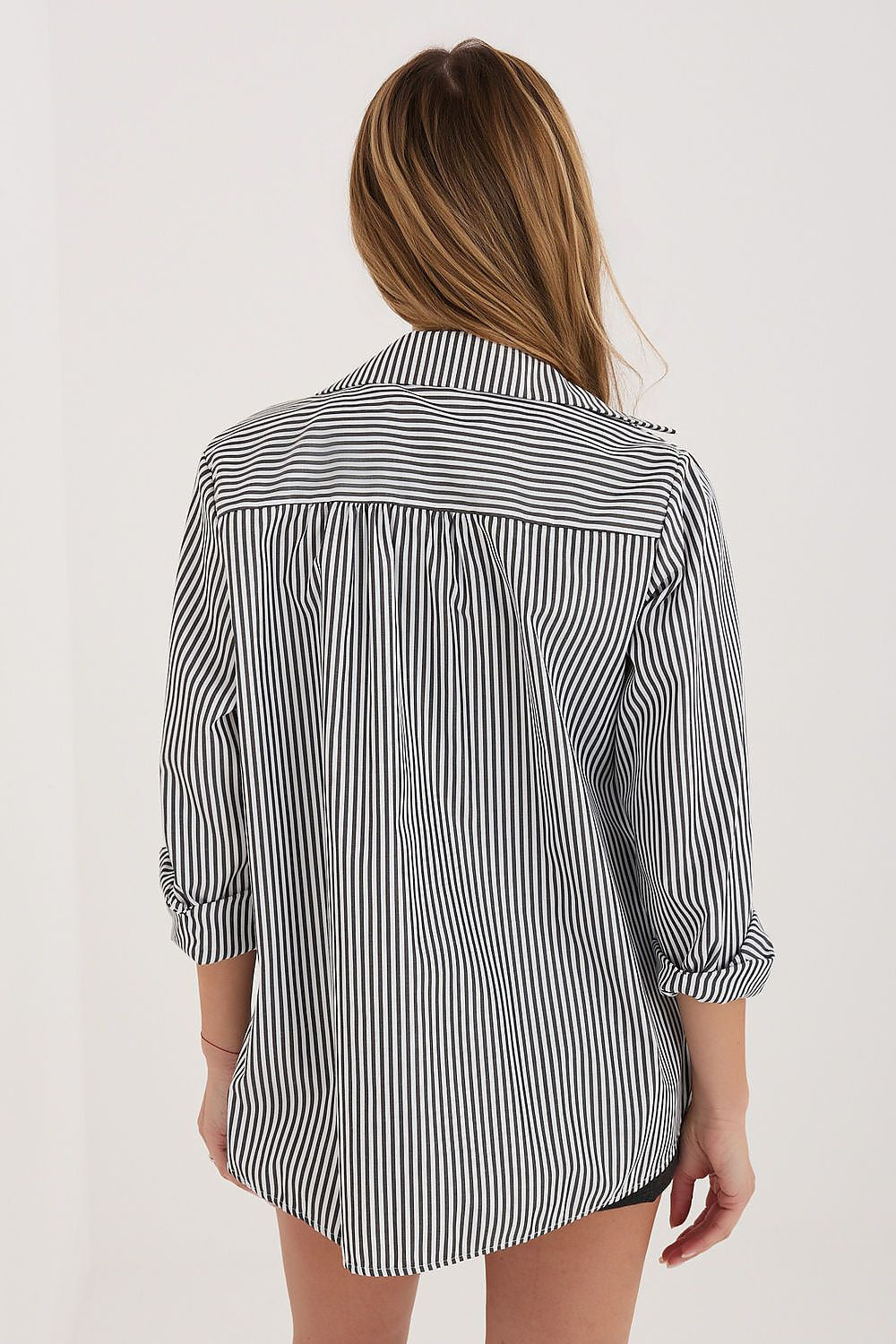 Long sleeve classic-cut women's shirt - Shirts