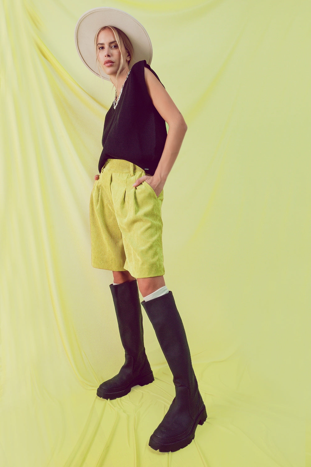 Longline short in lime cord - Trousers