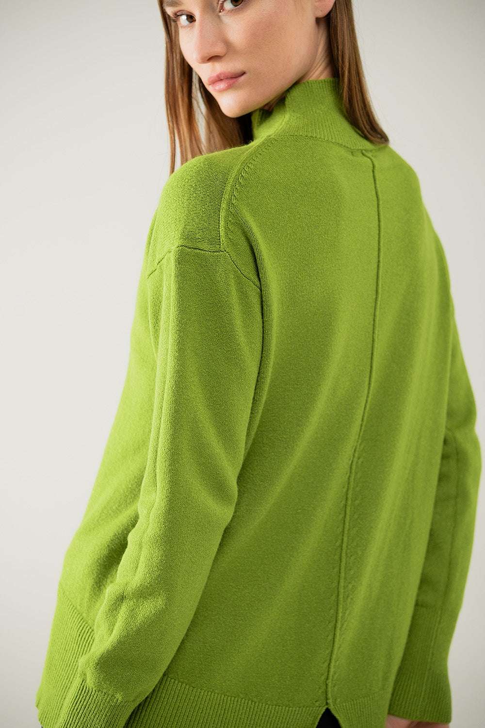 Loose green sweater with opening in the back - Jumpers