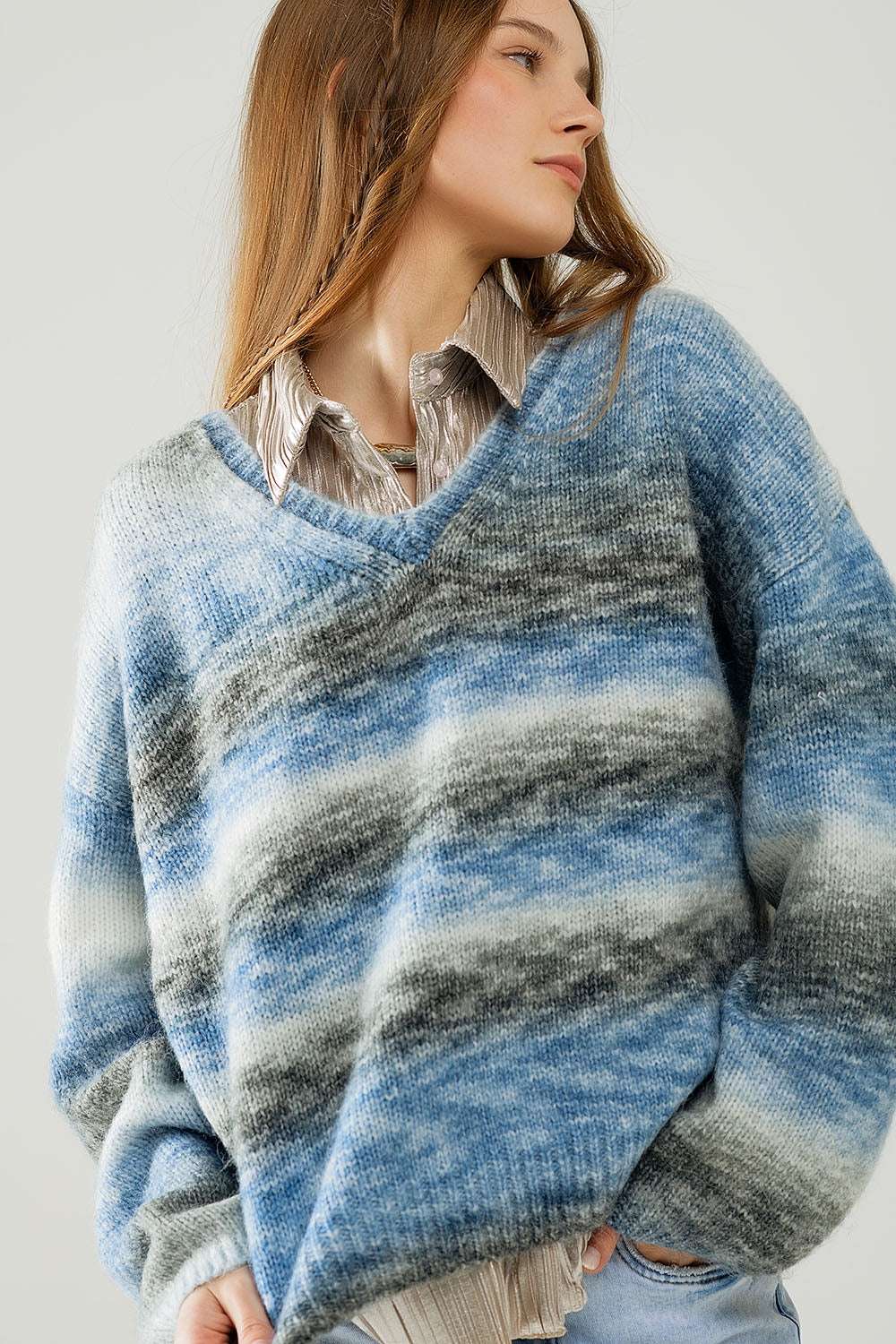 Loose V-neck sweater with blue and grey stripes - Jumpers