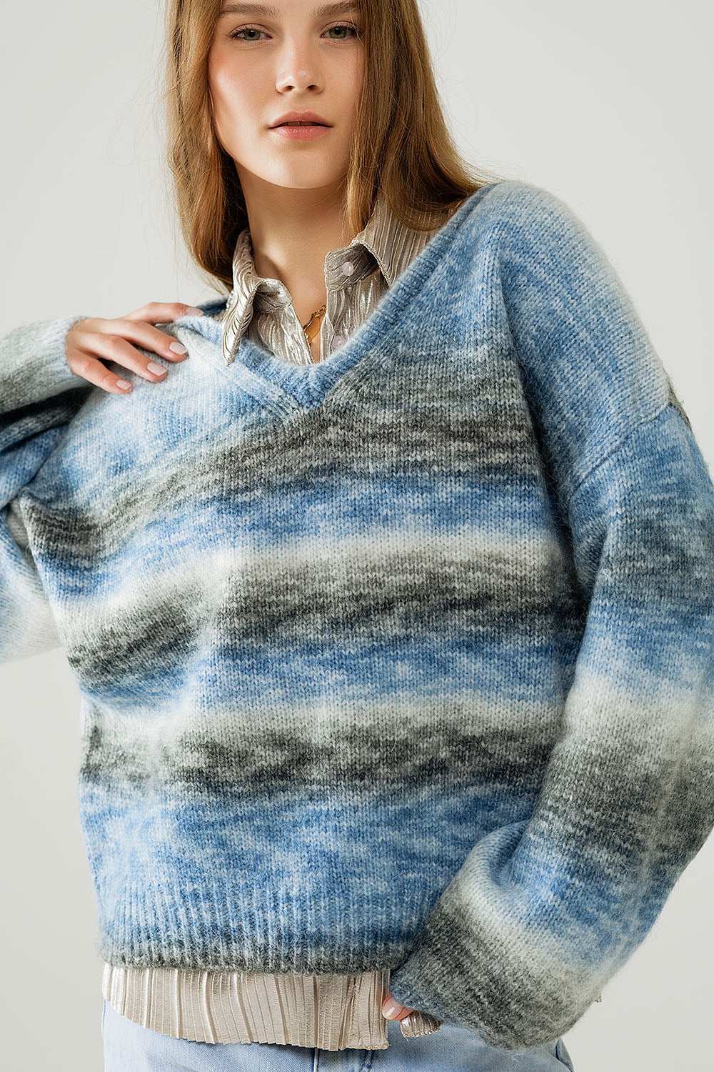 Loose V-neck sweater with blue and grey stripes - Jumpers