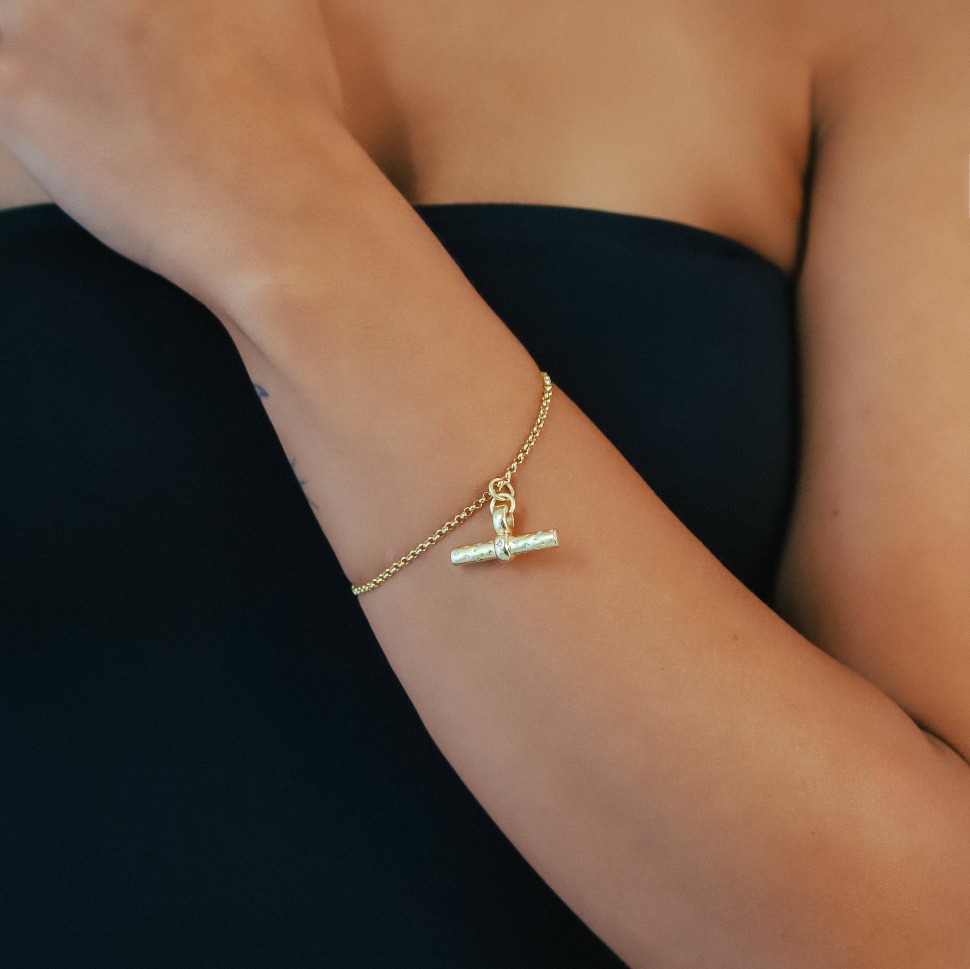 Lola T-Bar Bracelet | 18k Gold Plated - Bracelet