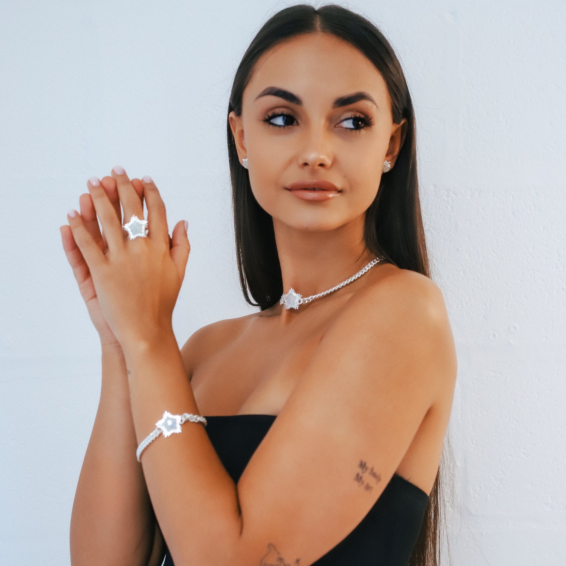 Luna Charles Women's Trendy Choker Jewellery - Necklace