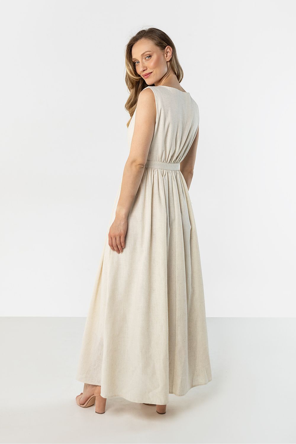 Awama Cream-coloured Maxi Daydress with a cinched waist and a flowing silhouette