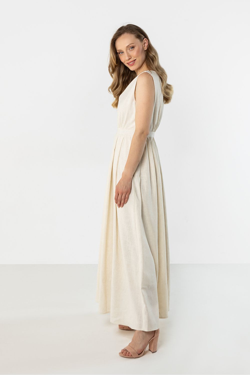 Awama Cream Coloured Maxi Daydress with Sleeveless Design for Stylish Summer Wear