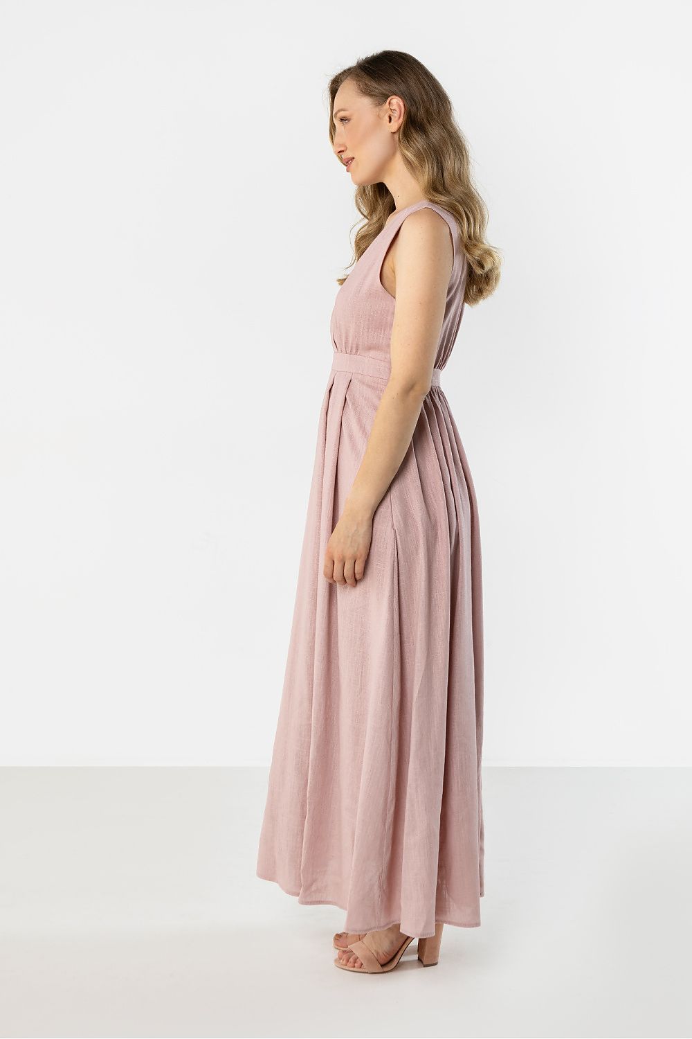 Awama blush pink maxi daydress with a fitted bodice and flowing skirt for a stylish summer look