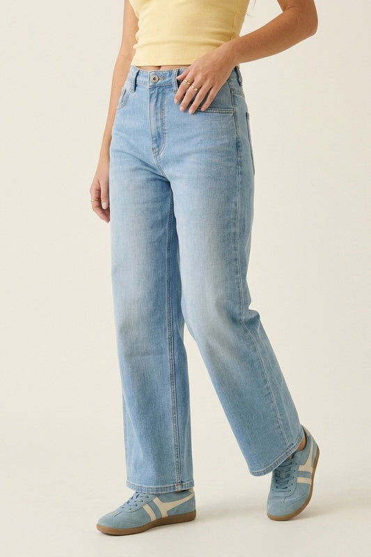 mid-rise Straight Leg Denim Jeans in Light Blue wash - Jeans