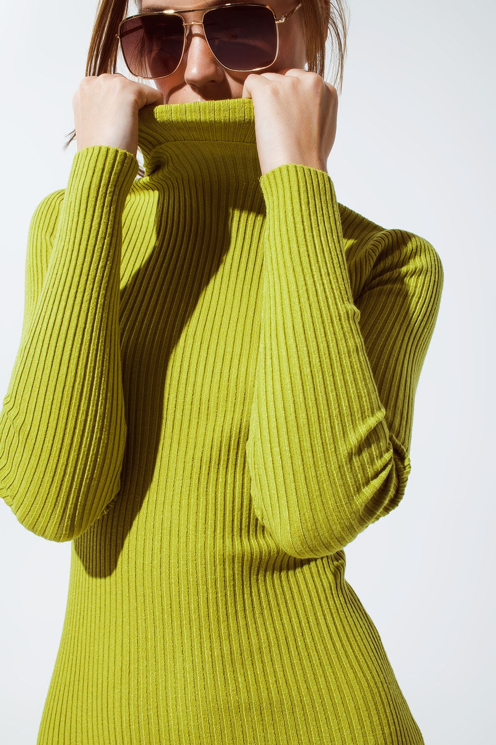 MIDI dress in green with turtle neck - Dresses
