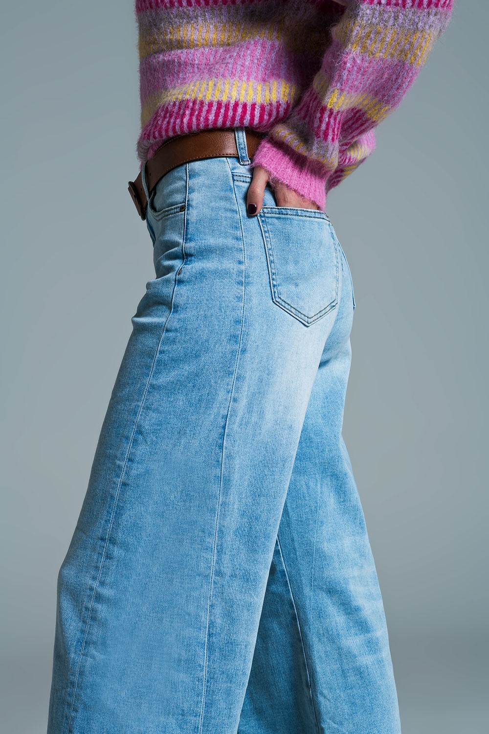 Mom Style Wide Leg Light Wash Jeans - Jeans