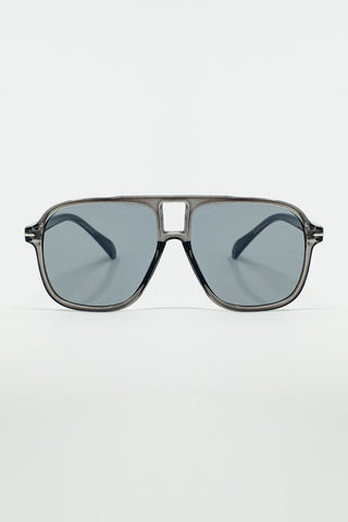 Lunettes de soleil ovales aviateur avec verres gris fumé en gris