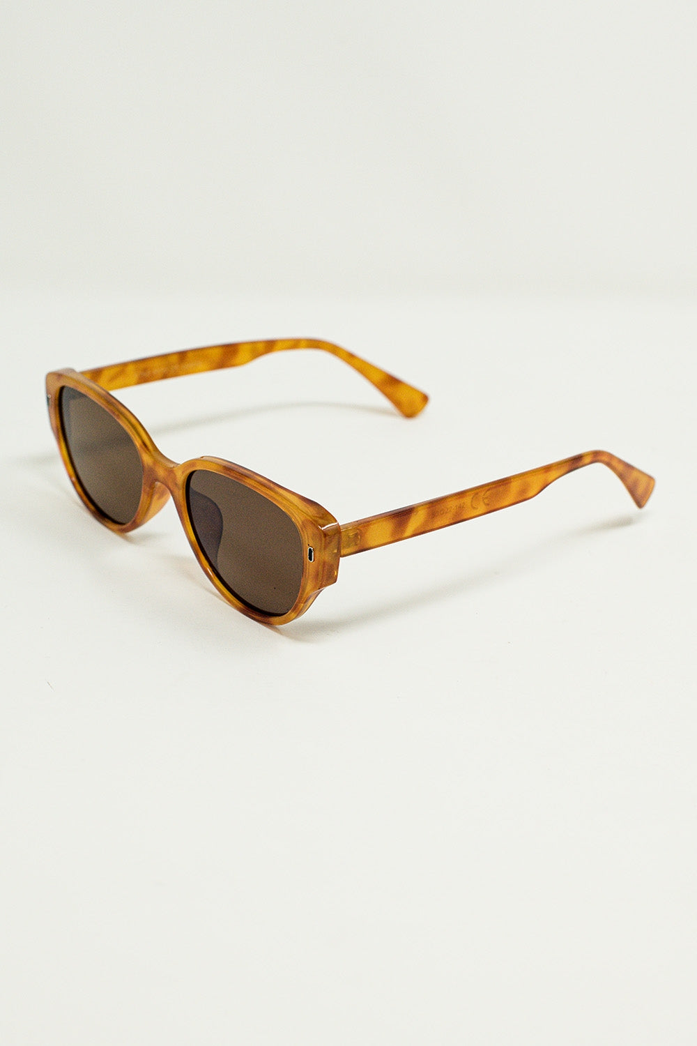 Oval Sunglasses In Light Yellowish Tortoise Shell - Sunglasses