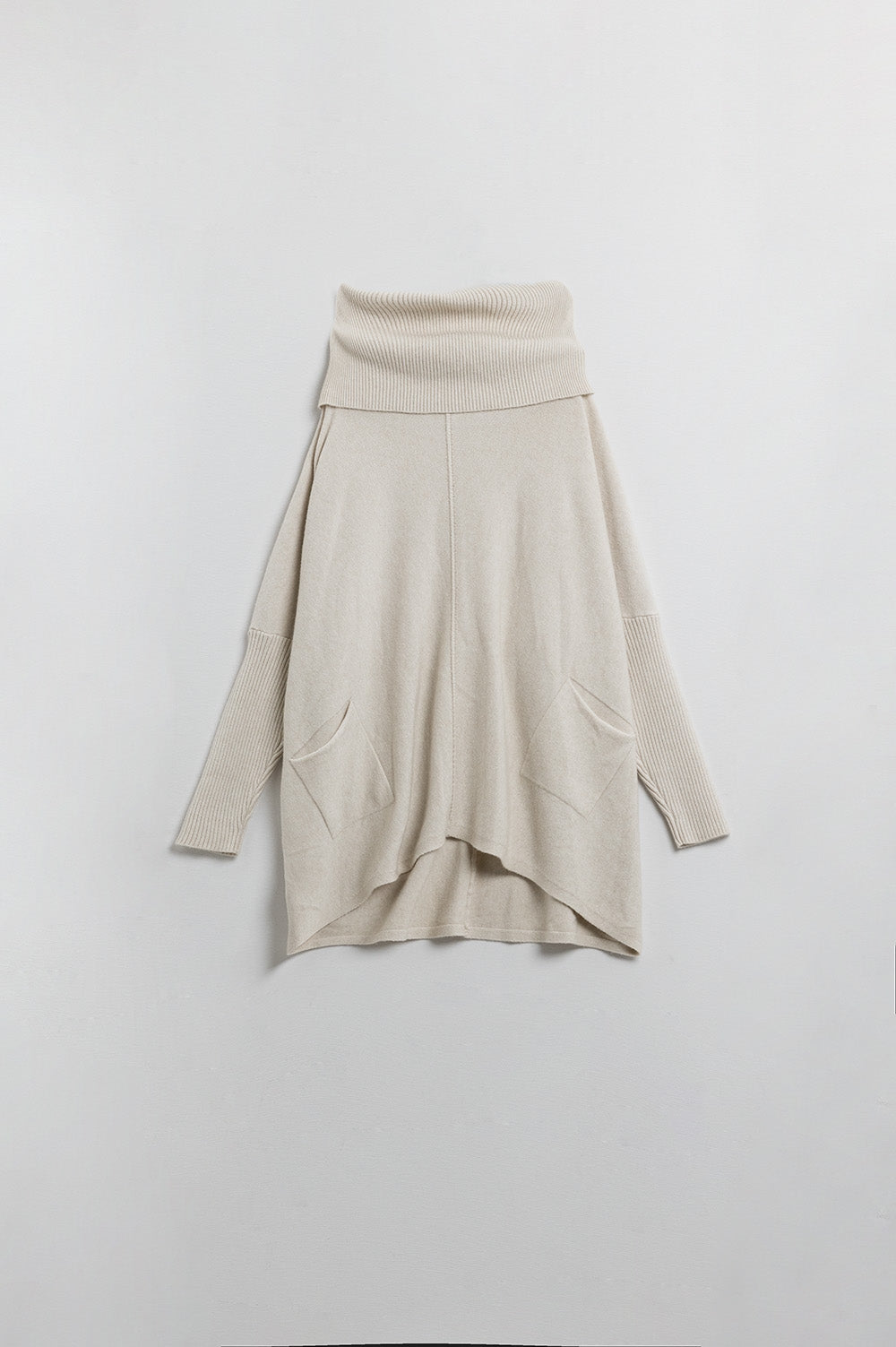 Oversized beige sweater with front pockets - Jumpers