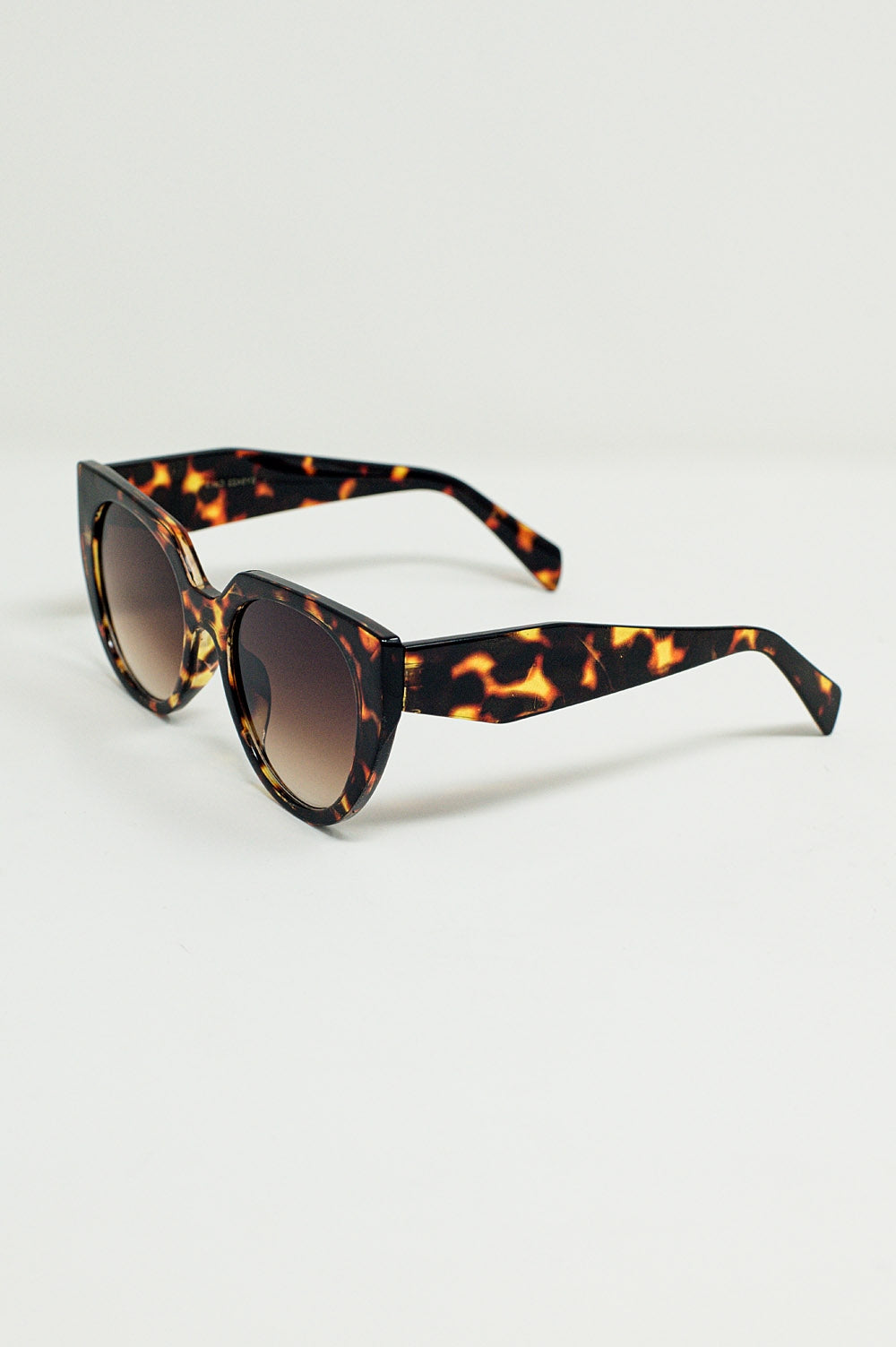 Oversized Cat Eye Sunglasses With Wide Rim in Tortoise Shell - Sunglasses