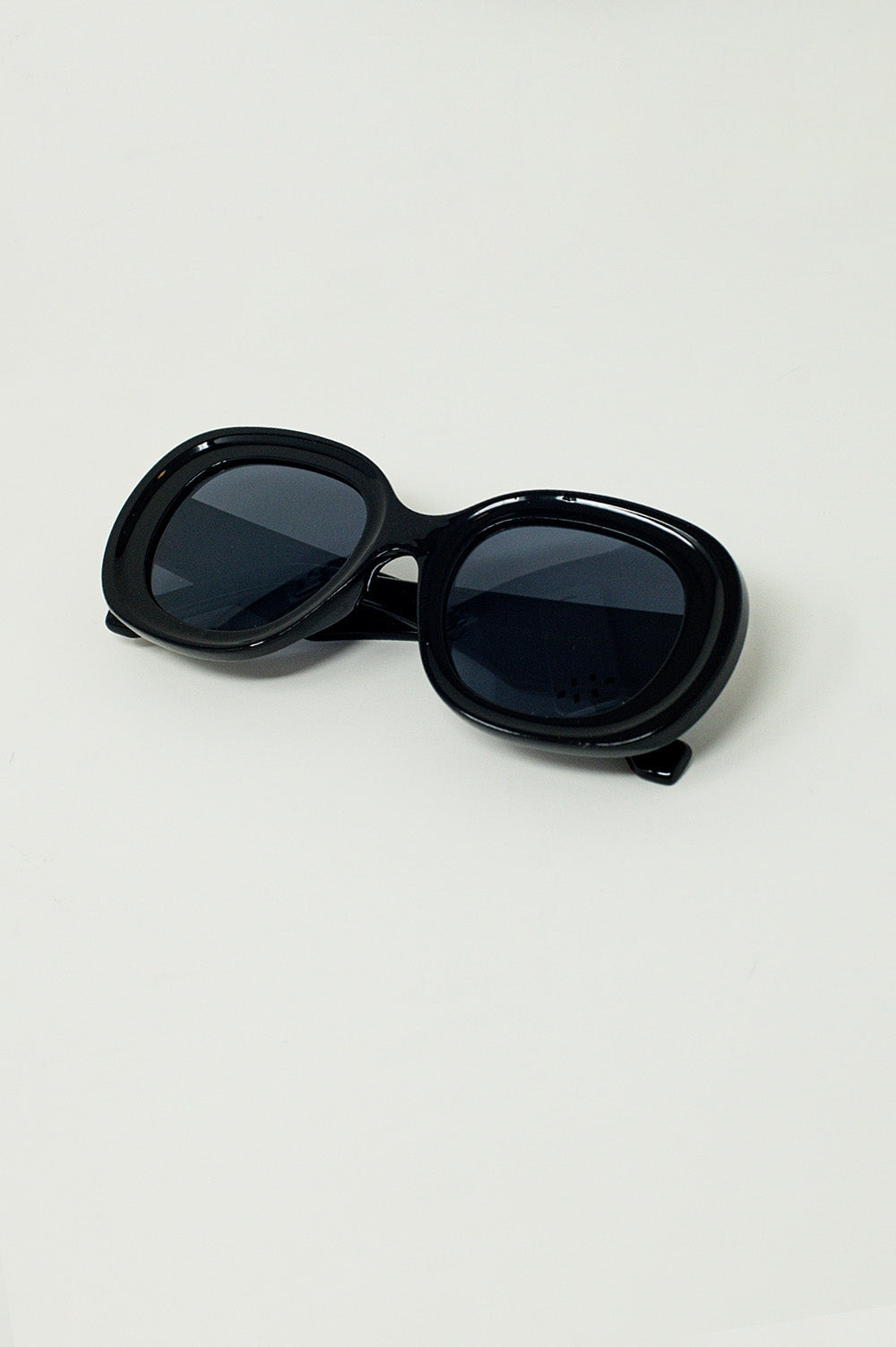Oversized Circular Sunglasses in Black - Sunglasses