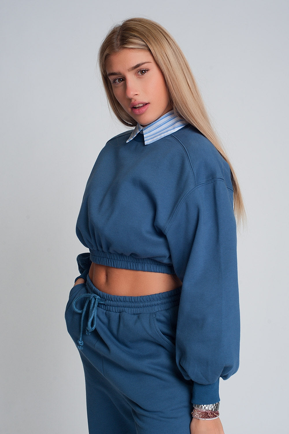 Oversized cropped sweatshirt in blue - Sweaters