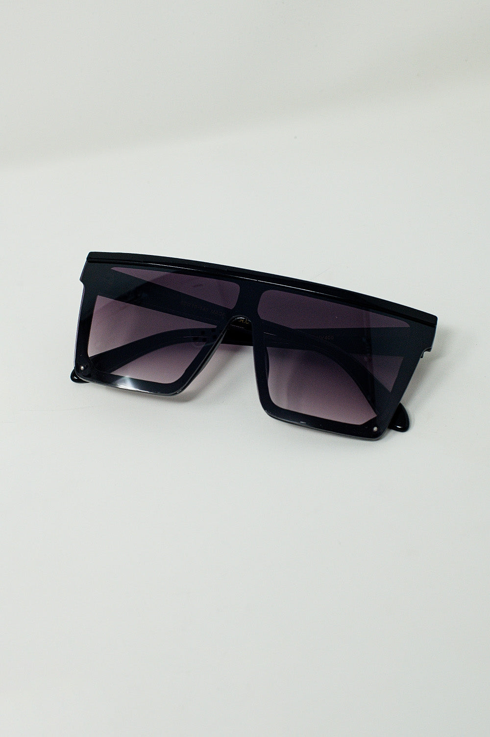 Oversized Squared 70´s Sunglasses in Black - Sunglasses