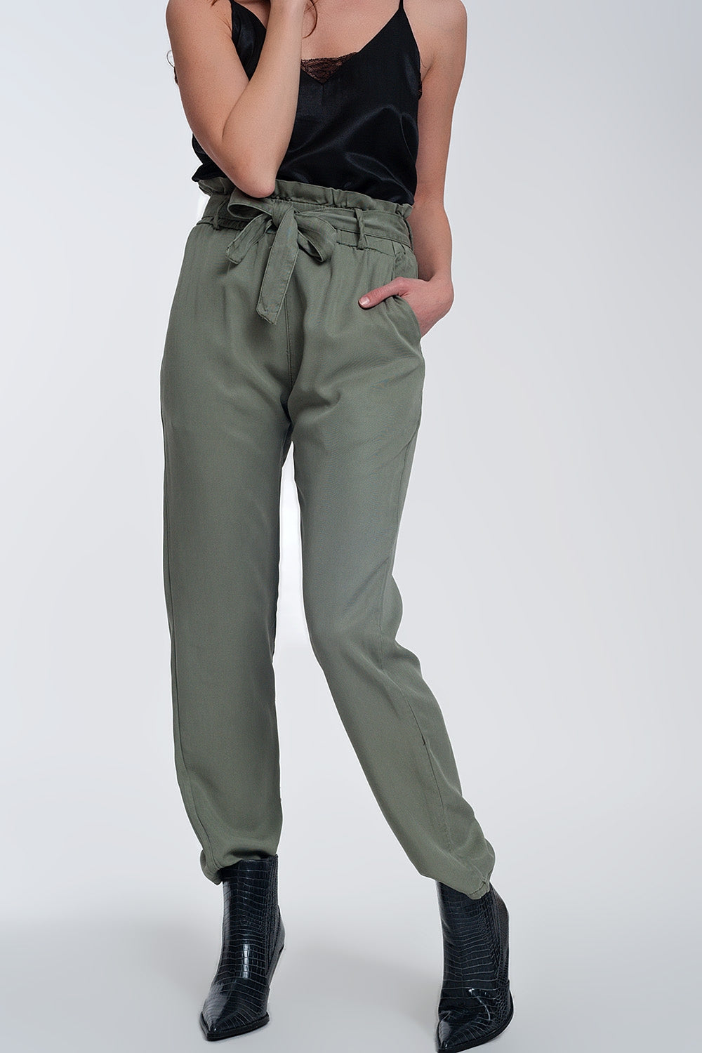 Pants with tie waist in green - Trousers