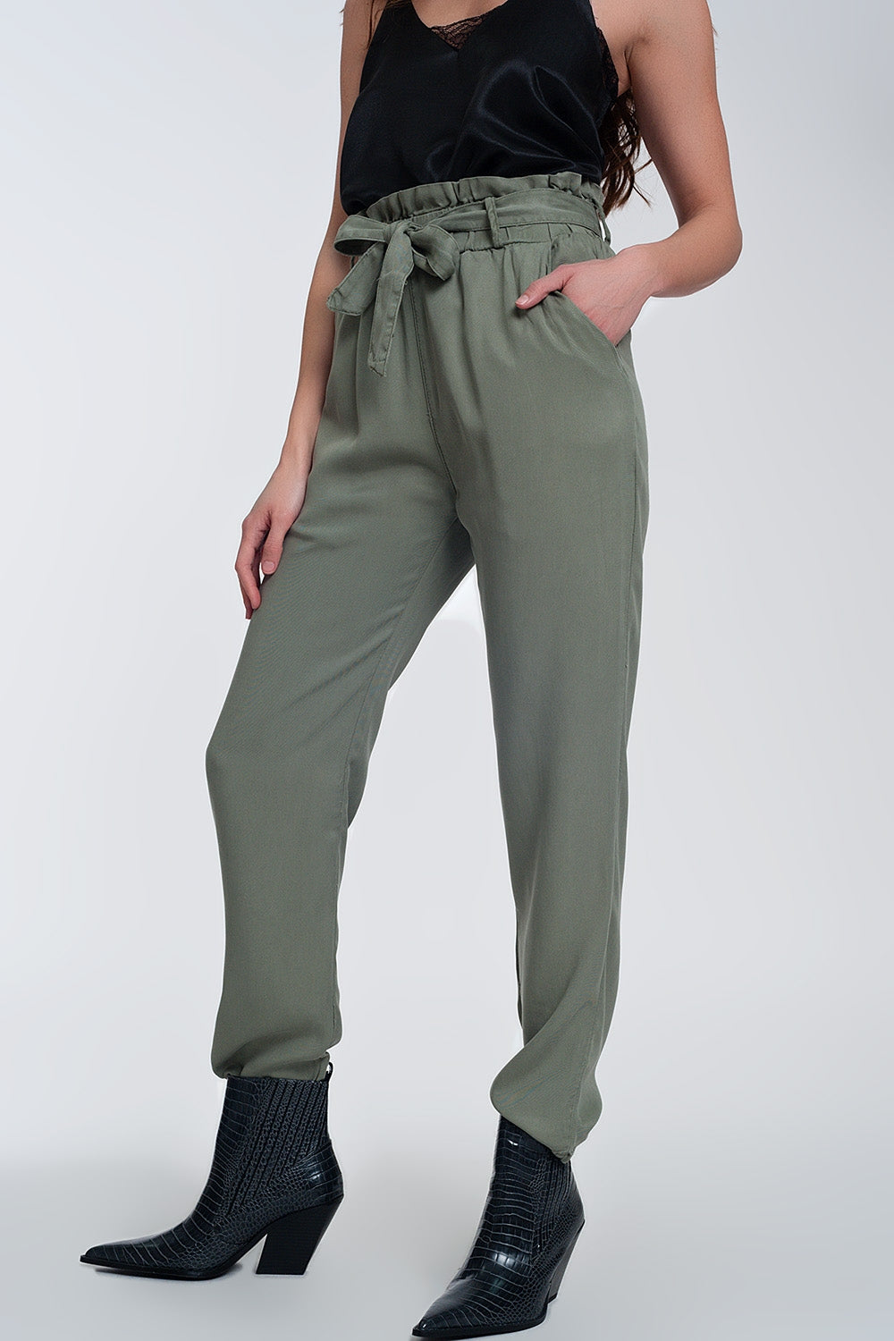 Pants with tie waist in green - Trousers