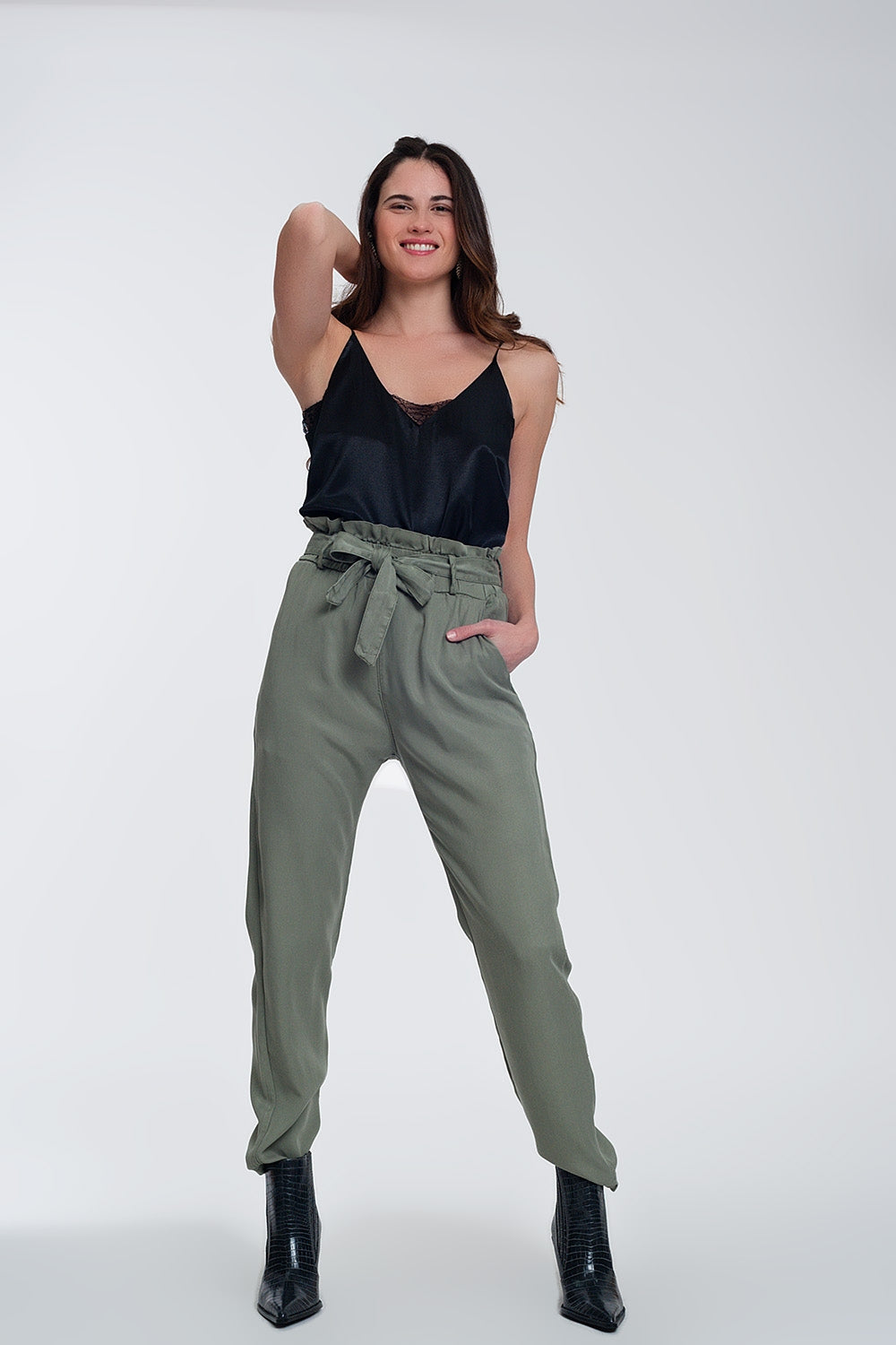 Pants with tie waist in green - Trousers