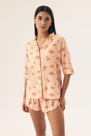 Conjunto de pijama com estampado de pêssego e calções