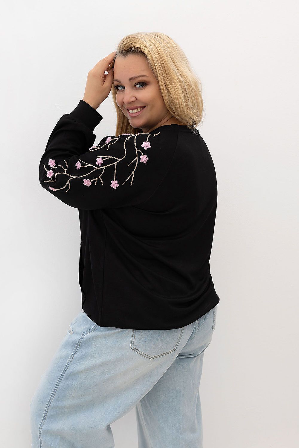 Plus Size Sweatshirt with Floral Detail - Sweatshirt