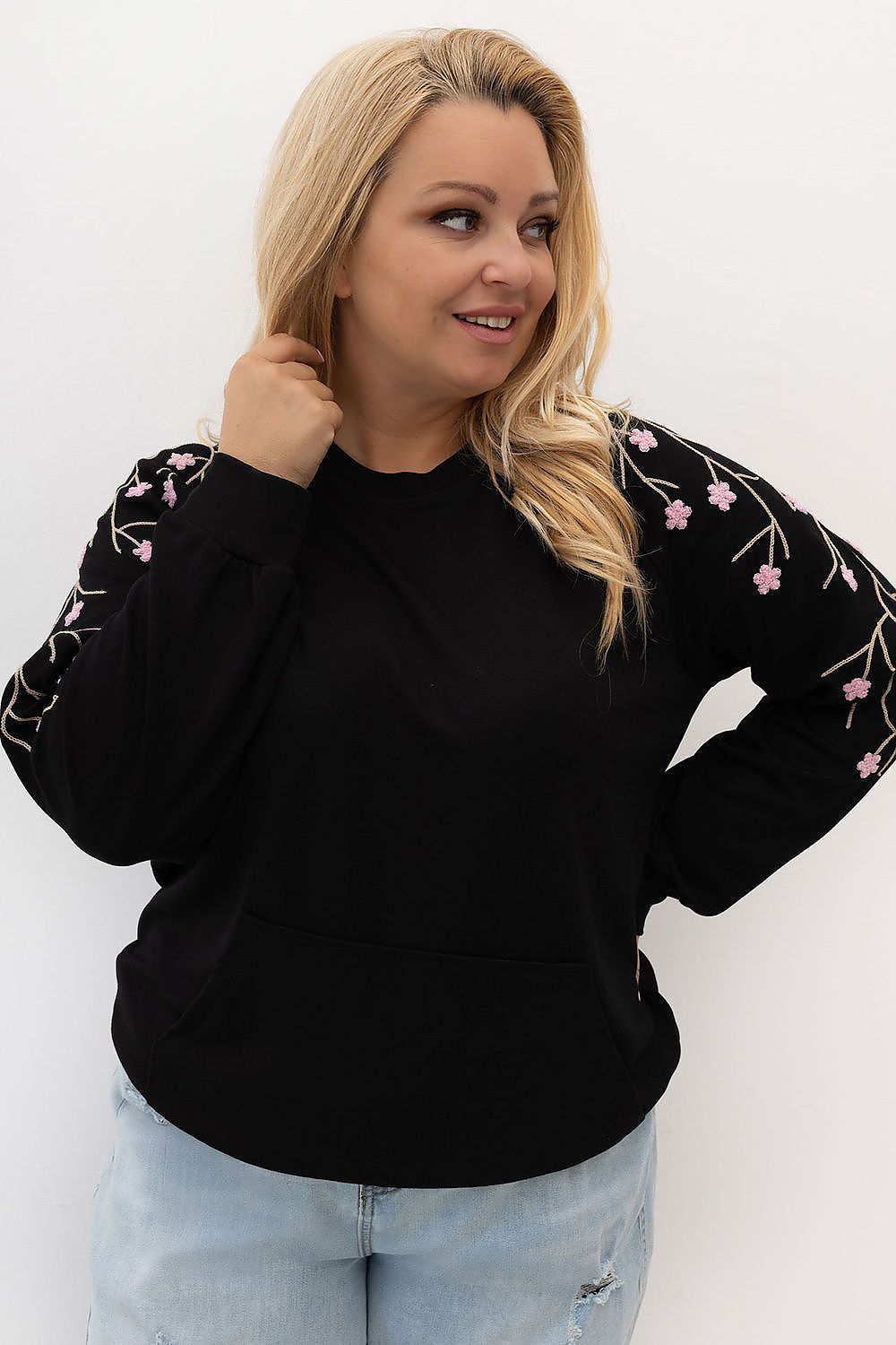 Plus Size Sweatshirt with Floral Detail black one-size-fits-all - Sweatshirt