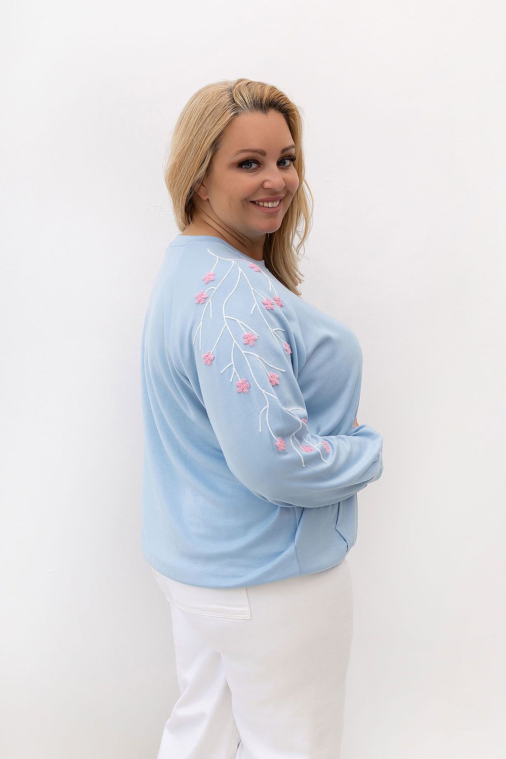 Plus Size Sweatshirt with Floral Detail - Sweatshirt