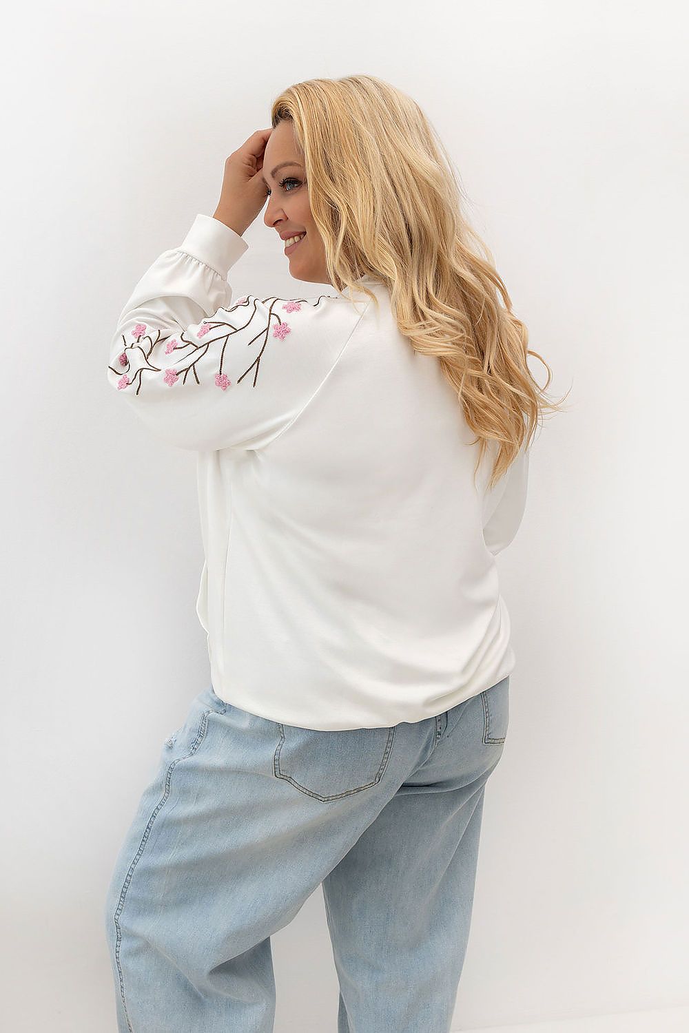 Plus Size Sweatshirt with Floral Detail - Sweatshirt