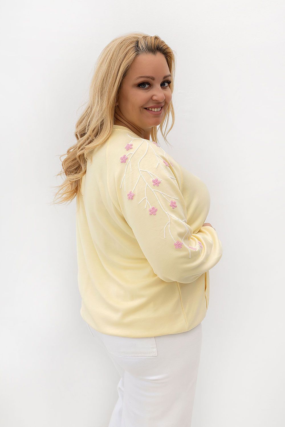 Plus Size Sweatshirt with Floral Detail - Sweatshirt