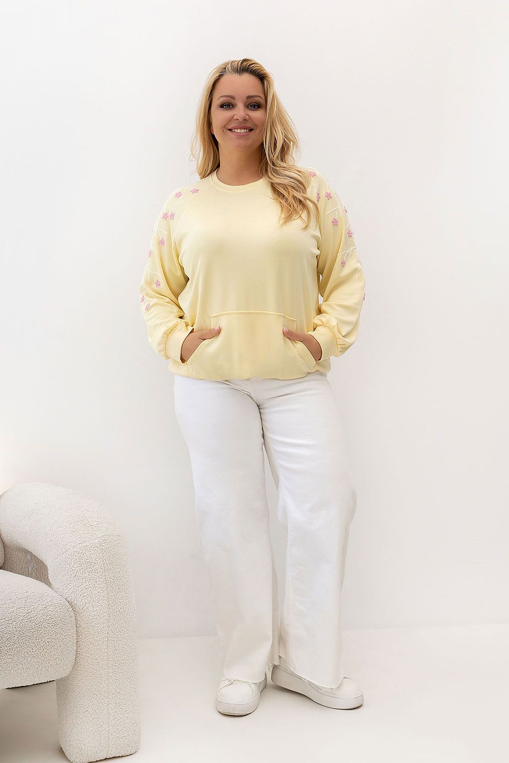 Plus Size Sweatshirt with Floral Detail - Sweatshirt