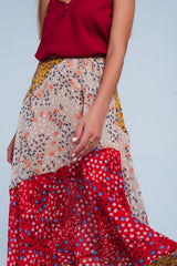Jupe midi coupe en biais à motif prairie fleurie rouge