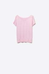 Camisola larga rosa bebé com decote em bico e mangas caídas.