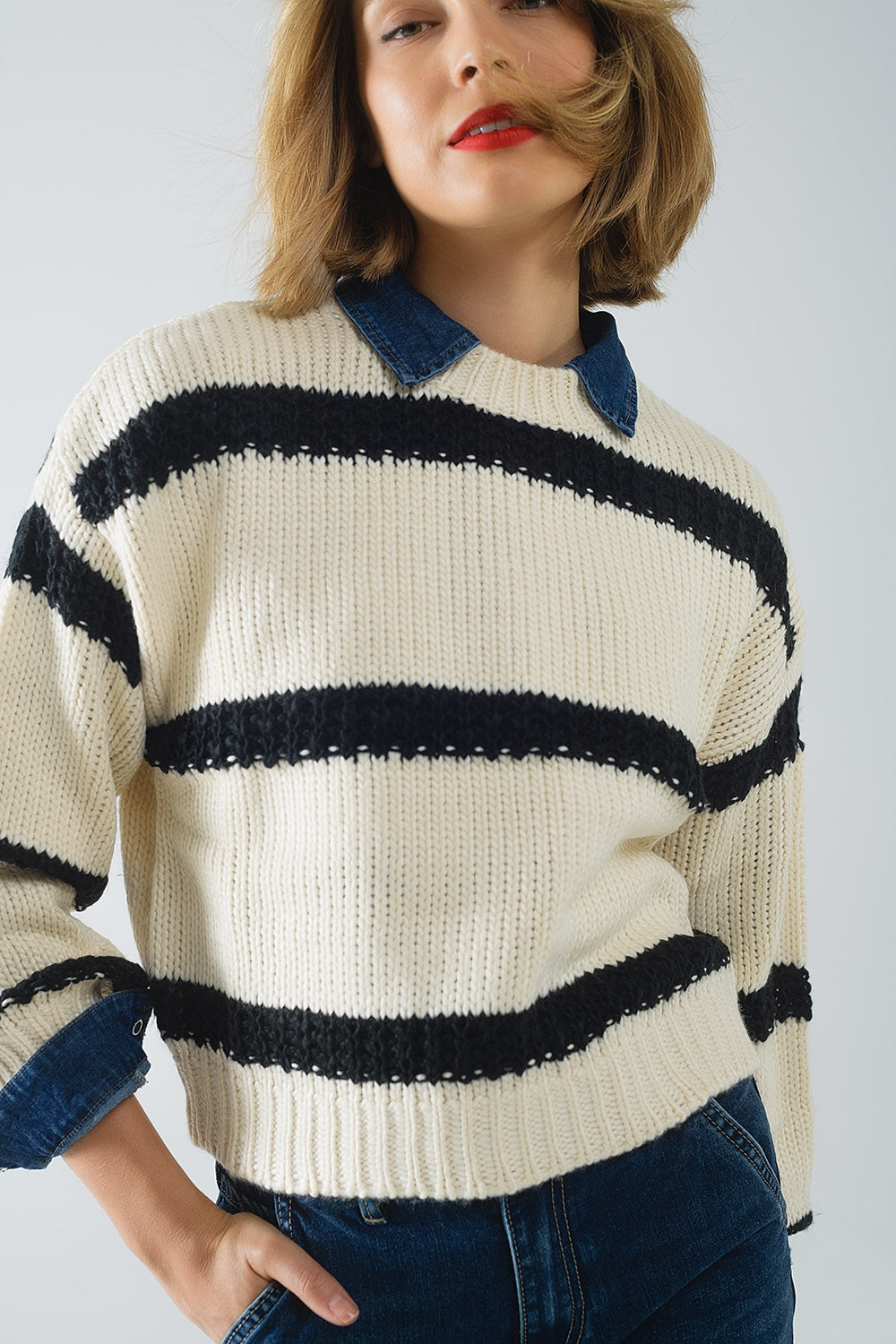 Relaxed beige jumper with black stripes - Jumpers