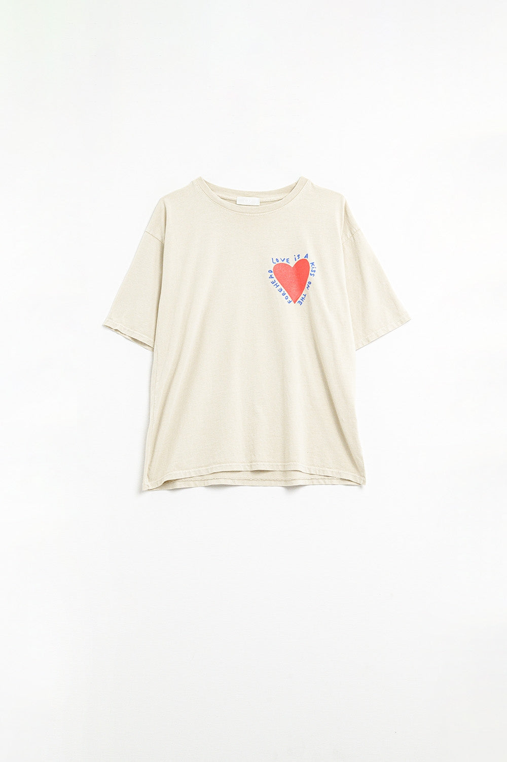 Relaxed beige T-shirt featuring a heart design on both the front and back - T-Shirts