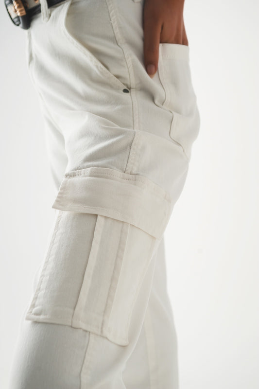 Relaxed cargo pants in white - Jeans