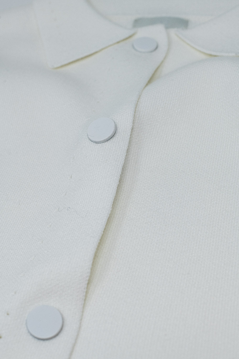 Relaxed high quality knitted Cardigan in cream color - Cardigans