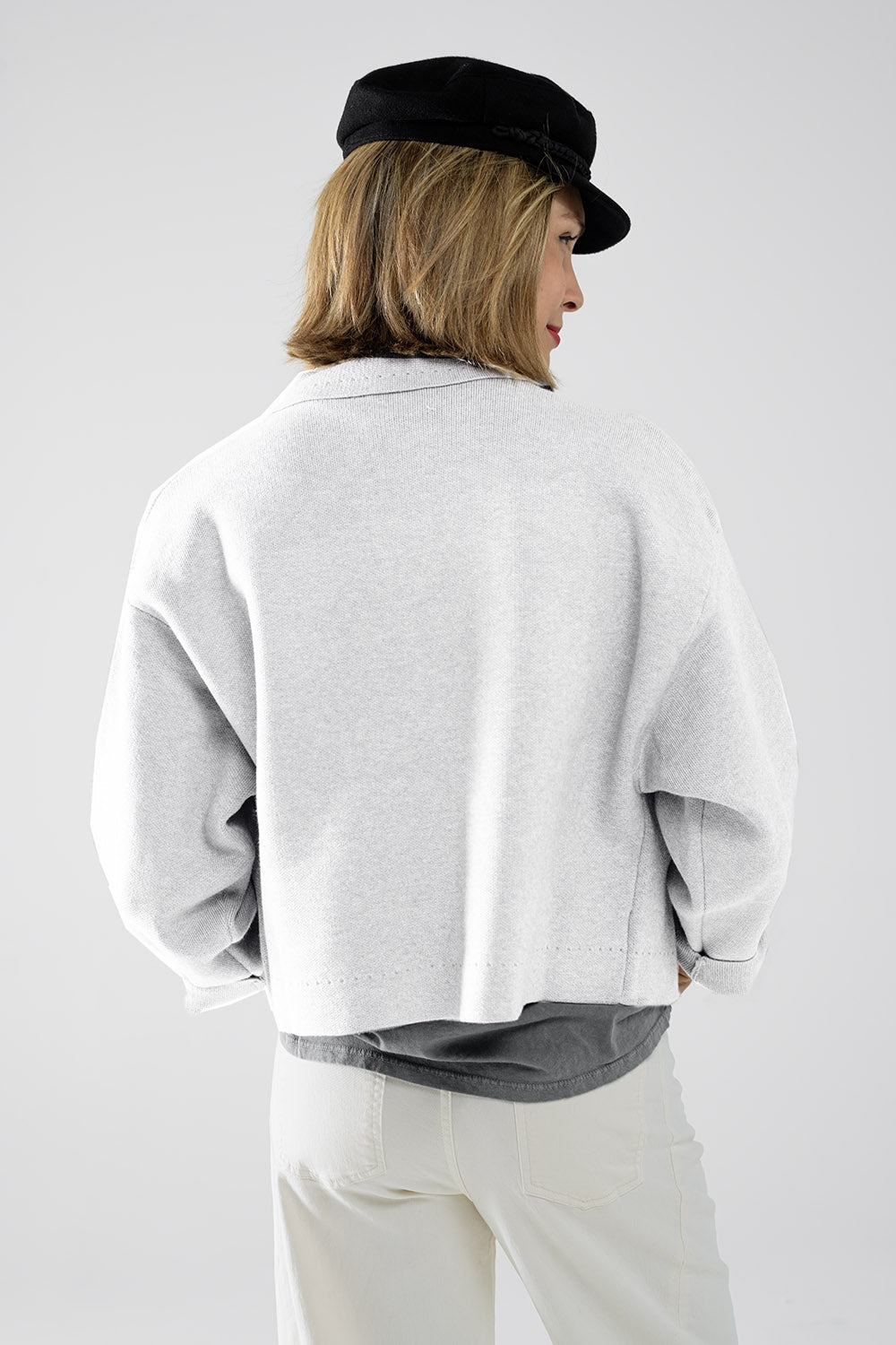 Relaxed high quality knitted Cardigan in cream color - Cardigans