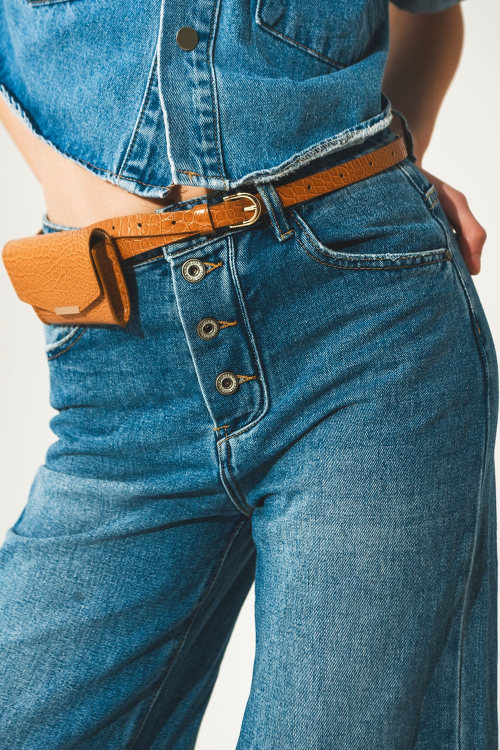 Relaxed jeans with rolled hem and exposed buttons in blue - Jeans