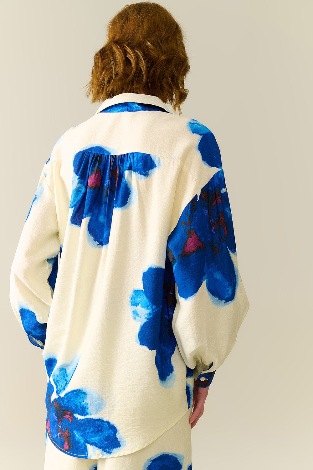 Relaxed Shirt in white With Blue Tropical Flower Print - Shirts