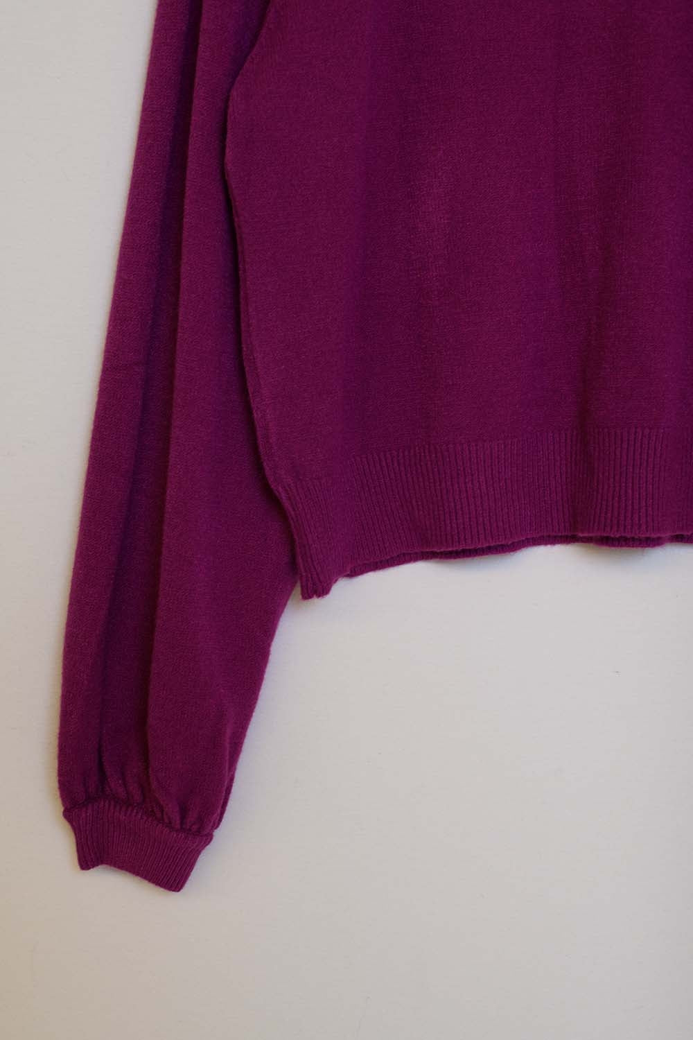 relaxed style aubergine jumper with balloon sleeves -