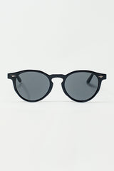 Retro Round Sunglasses With Smoke Black Lens in Black