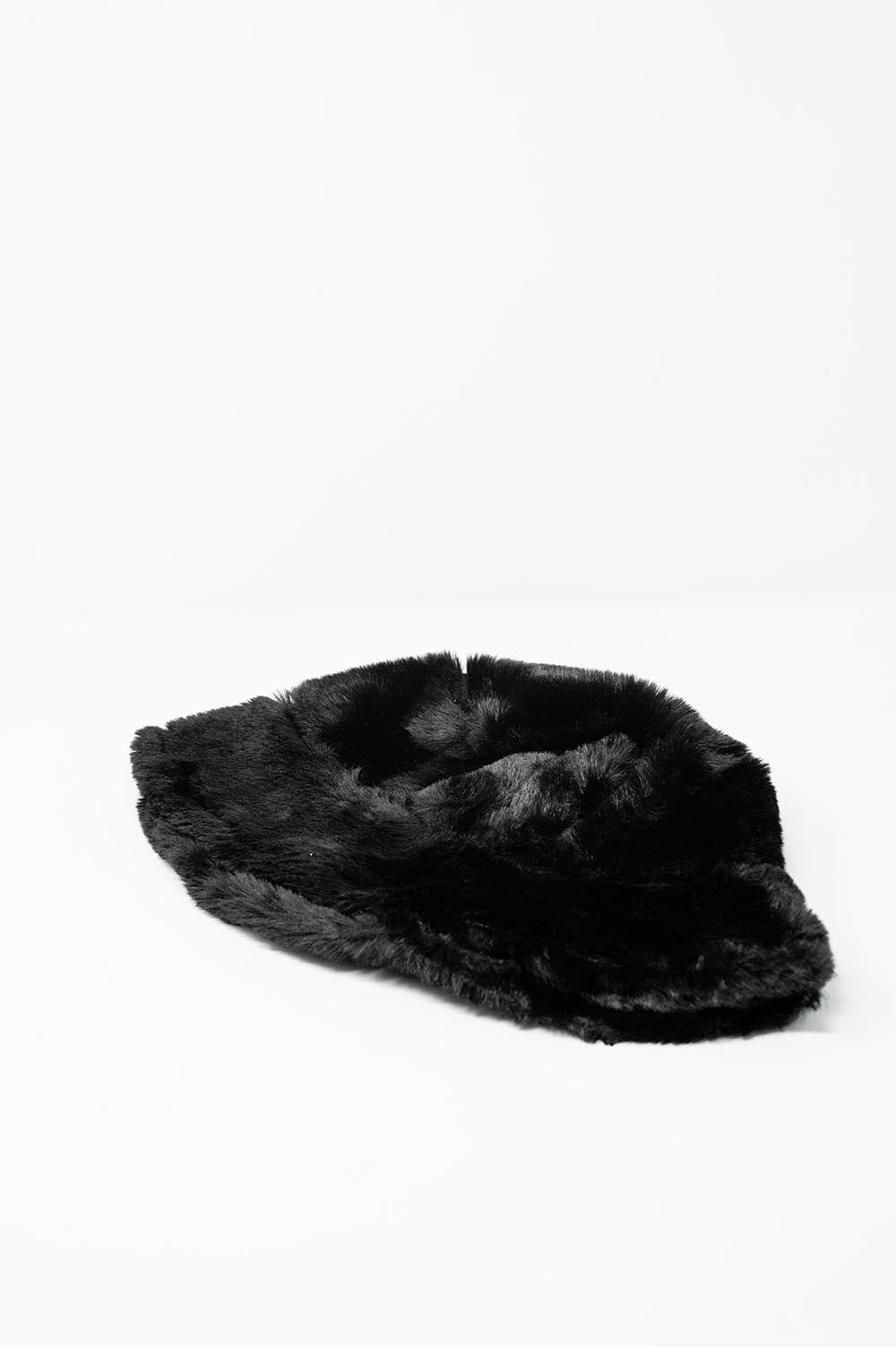 Reversible bucket hat in black with teddy turn up - Hats