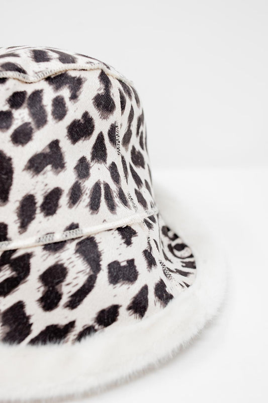 Reversible bucket hat in leopard print in ecru - Hats