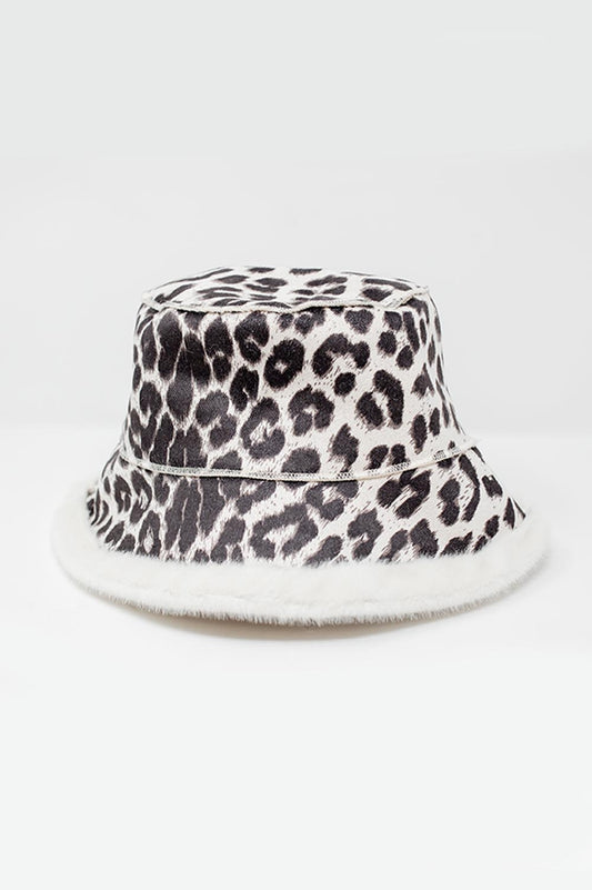 Reversible bucket hat in leopard print in ecru - Hats