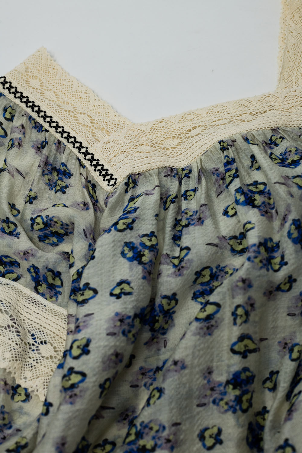 romantic blouse with flowers and lace detail - Blouses