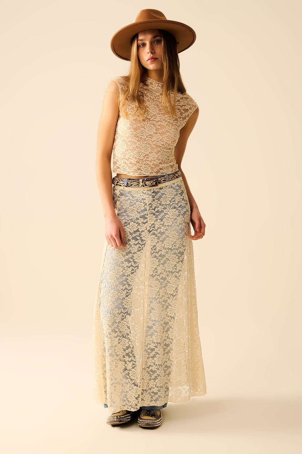 Romantic Lace T-shirt With Cap Sleeves in beige - T-Shirts